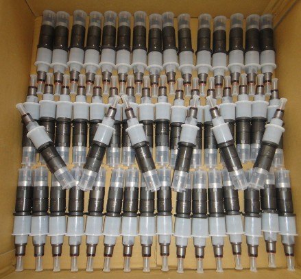 供应小松（电装）PC220-8/240-8喷油器，一流质量，现货销售