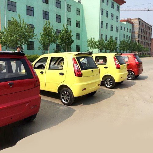 厂家供应知名品牌全封闭电动四轮车