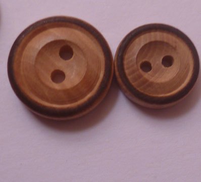 黑边茶子木纽扣