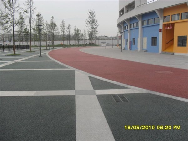 新疆克拉玛依幼儿园塑胶场地 透水路面 压印路面 