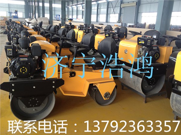 超低价销售小型座驾式振动压路机 沧州自行式振动压路机让我们再疯狂一次