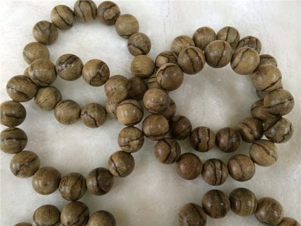 木雕厂家：最好的沉香佛珠手串要怎么买