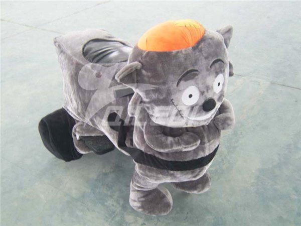灰太狼毛绒电瓶车儿童游乐乘骑小型电瓶车碰碰车游乐设备