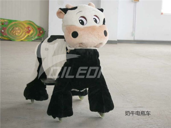 奶牛造型新款电瓶车儿童乘骑小型设备广场碰碰车游乐设施