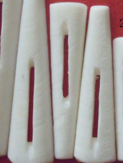 白色象牙扣，牛骨签子