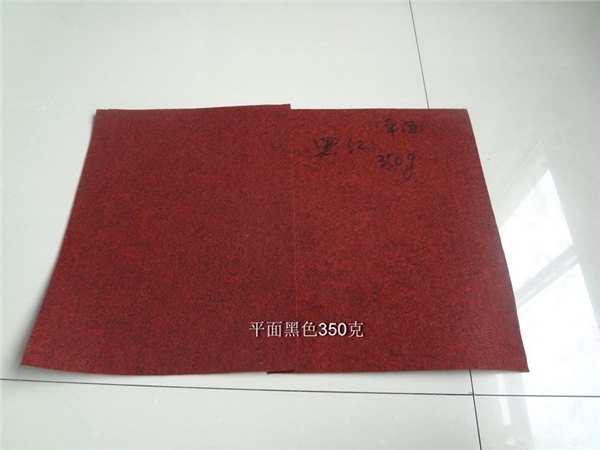 山东厂家供应防滑防潮平面展会地毯黑红色350克