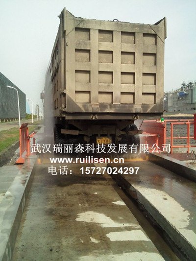 全自动洗轮机创造车辆冲洗界的典范