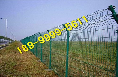 新疆公路护栏网厂家直销/鄯善公路护栏网批发