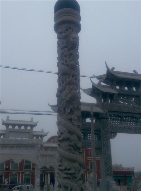 昊天石业专业供应：济宁石牌坊价格 石龙柱特价供应