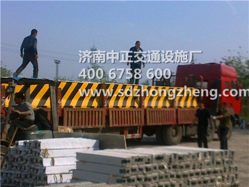 水泥隔离墩尺寸多少？济南中正企业问答
