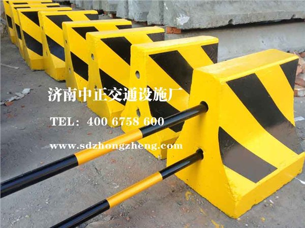 水泥隔离墩材质是什么？水泥墩价格