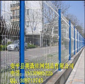 ★巅峰名品★安平公路折弯护栏网报价，公路折弯护栏