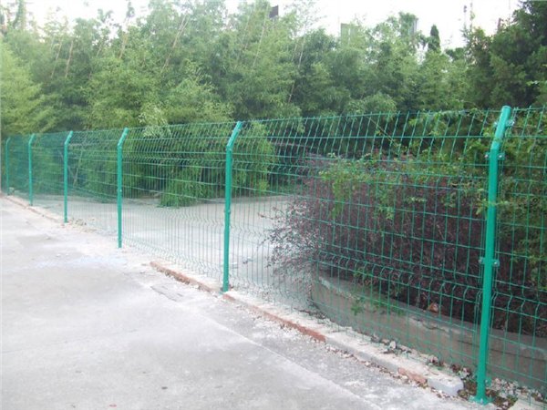 坚固耐用隔离网_最优的双边丝护栏网，安平特兰是您