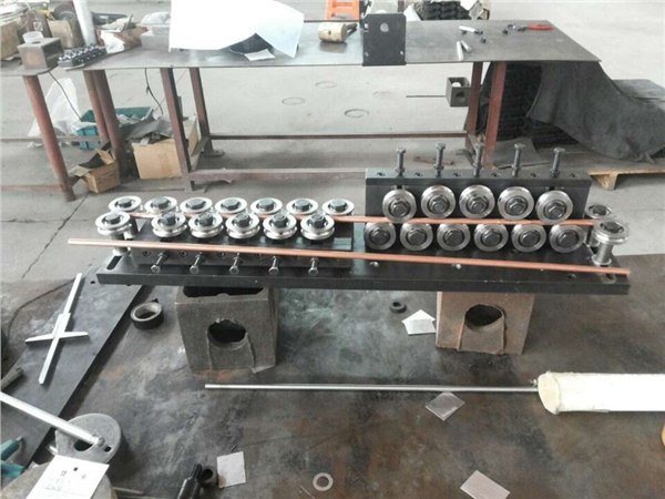 管子校直器  铁管校直器  钢管校直器