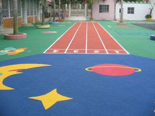 江阴塑胶跑道与幼儿园塑胶彩色地坪专业施工铺设