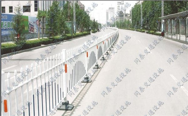 城市道路护栏 南宁护栏 广西护栏专家 同泰交通