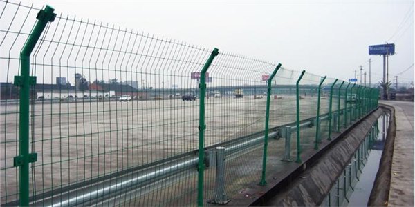 公路双边丝护栏网价格 厂家双边丝护栏网直销