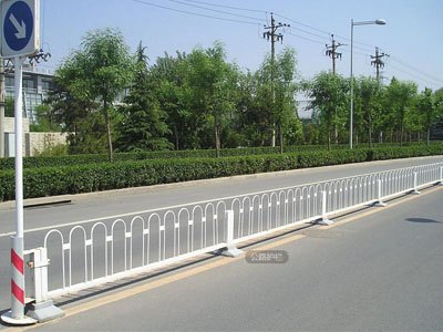 道路隔离护栏订购厂家 河北道路隔离护栏批发价格 