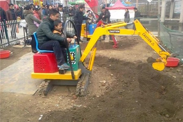 儿童游乐挖掘机哪家好当然济宁铎松机械好