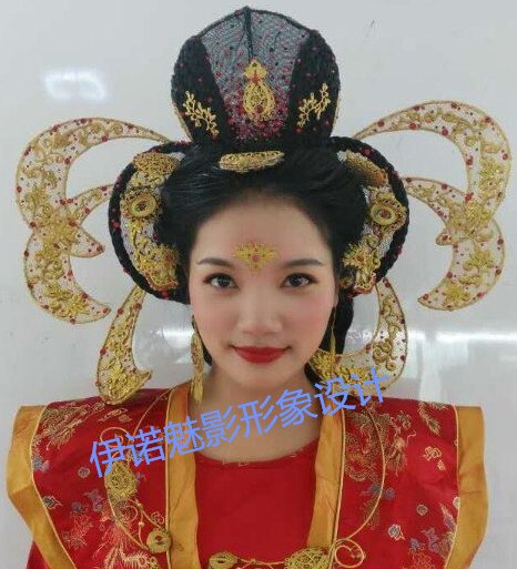 重庆专业影视梳妆师培训学校，首选伊诺魅影形象设计