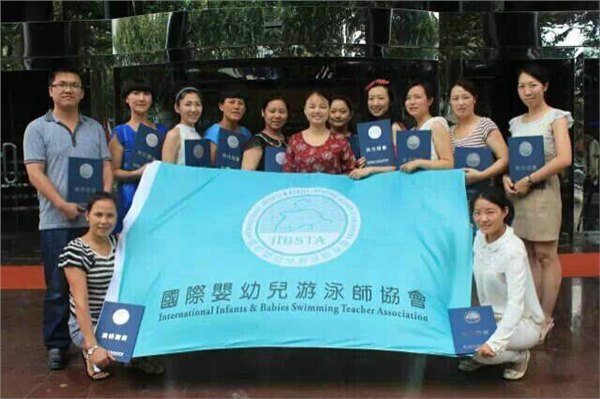 婴儿游泳师的精彩人生|金宝贝婴儿游泳师培训|婴儿游泳师