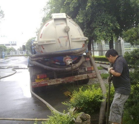 福州抽粪抽泥浆价格：鑫万佳疏通提供口碑好的清理化