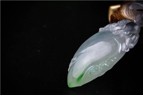翡翠寿桃种好色艳佩戴大方收藏升值空间大