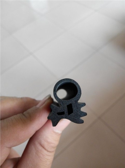 上饶汽车尾箱垫包边条厂家