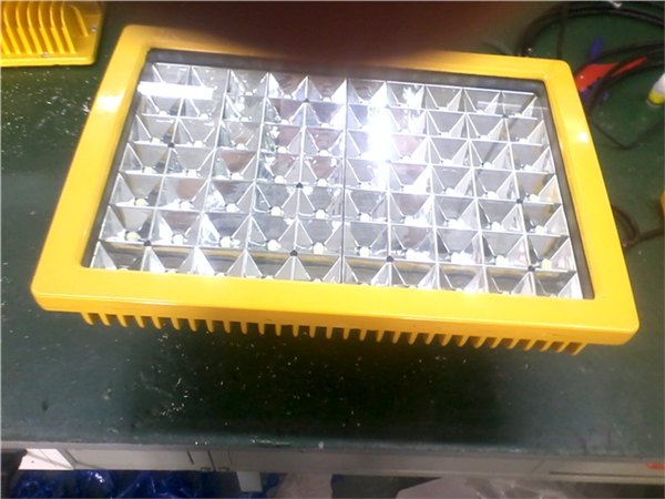 BLED9101系列防爆免维护（LED）防爆泛光灯