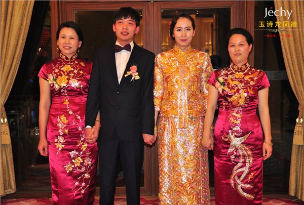 厦门玉诗龙凤褂\龙凤袍\裙褂 为你做冬天的完美嫁