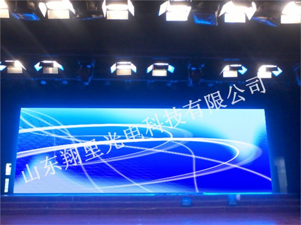 LED全彩显示屏哪家好：翔里特殊定制屏系列大量出