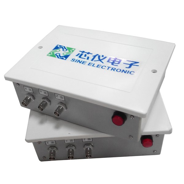 电荷放大器可以实现对不同灵敏度的电荷型加速度传感器信号进行低噪声放大，
