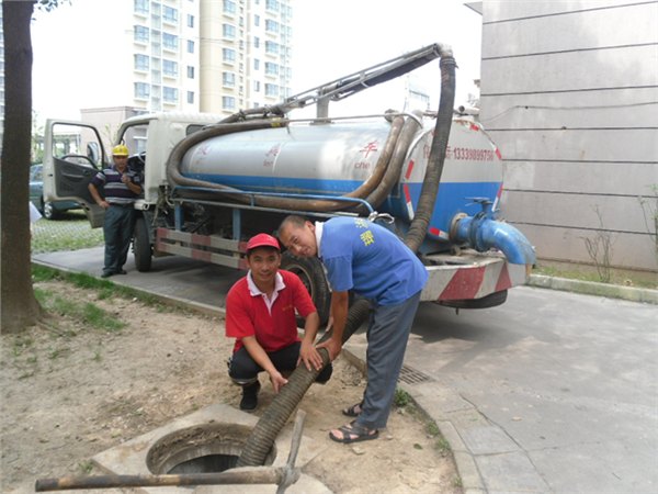 沌口区抽粪污水池清理