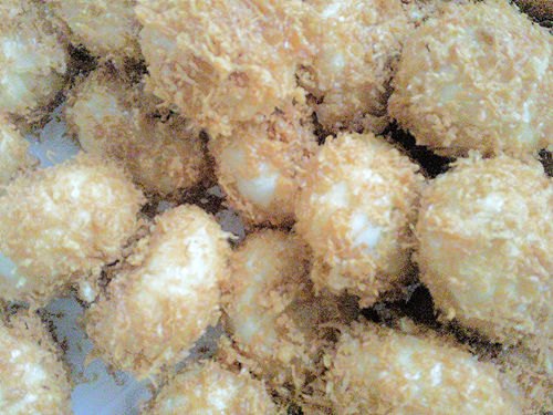制作蛋松果做法糕点制作蛋松果