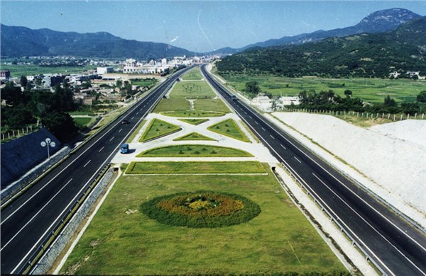有口碑的修建公路首要选择乾坤盛泰建筑工程有限公司