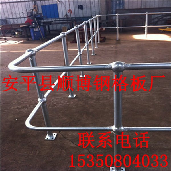 通化作业钢梯栏杆加工定做 水电厂球形立柱栏杆 钢梯扶手球接式立柱栏杆