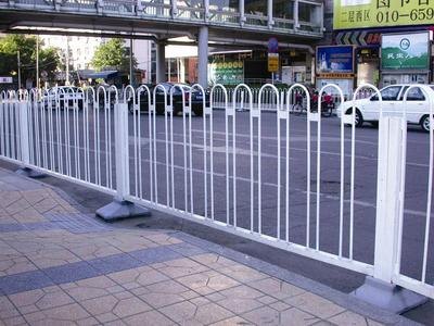道路护栏用途