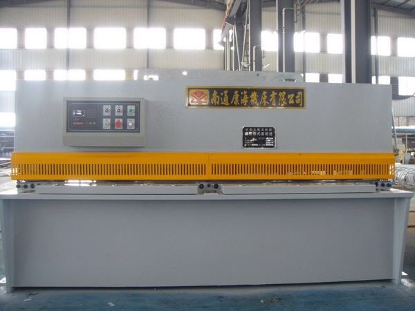 QC12Y 6X2500 液压摆式剪板机