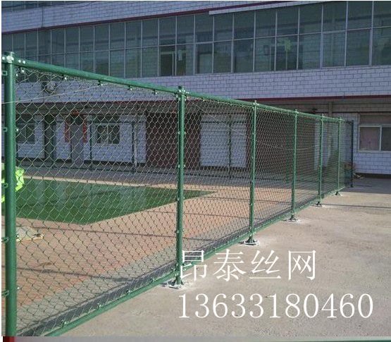厂家低价直销 篮球场围网 体育场围网 学校操场围网