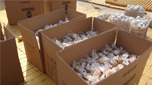 甘肃陇南开奖石膏金蛋批发价格优惠，现场遭抢购，尖