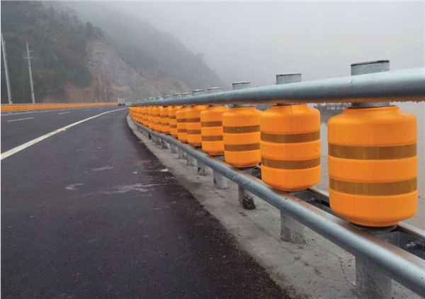 科阳批发高速公路旋转式防撞护栏板 湖南高速旋转筒防护栏