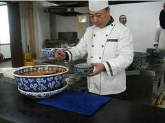 知名的牛肉面加盟是由哪家公司提供的：吉林牛肉面加