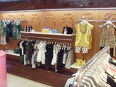 福建有品质的童装展柜供应：来安福州童装展柜