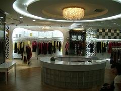 服装展柜的价格范围是多少——服装展柜供应厂家