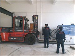 买性价比高的大型机器搬运当然是到薛涛起重搬运了|