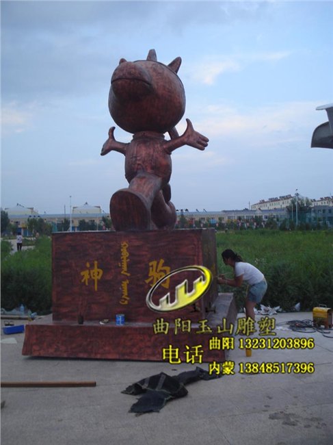 第五届镶黄旗乌兰牧骑艺术节主题雕塑安装