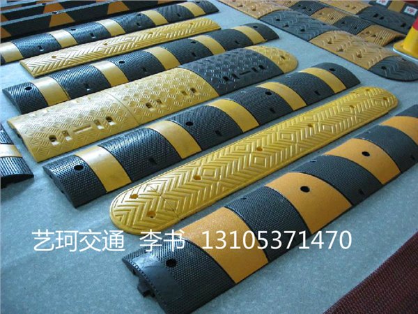 减速带图片，橡胶减速带图片，减速带高清大图