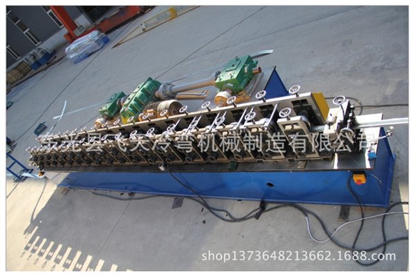 金属成型设备图集/飞翔压瓦机/价格便宜