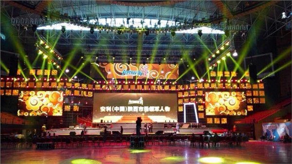 好的舞台灯光音响设备租赁在哪里：西安线阵音响租赁