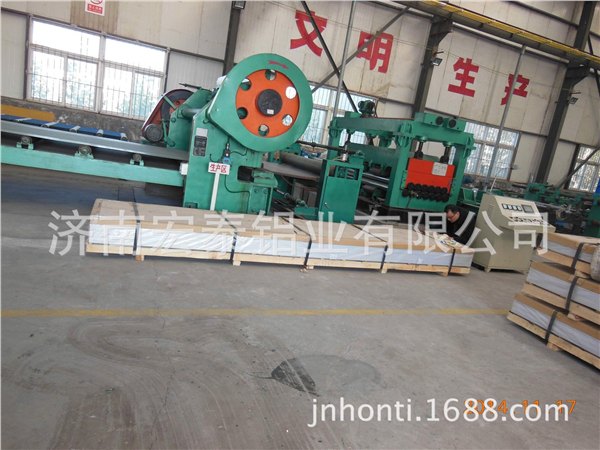 防滑花纹铝板厂家生产大批产品，全国供应，货源充足